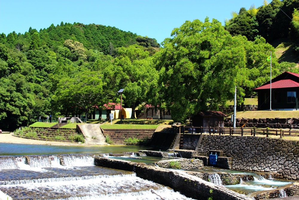 とうごう五色親水公園