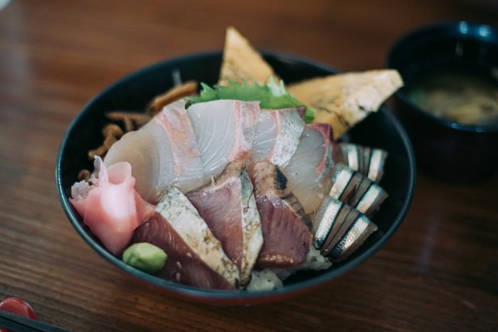 甑に東風 現在地の海鮮ちらし