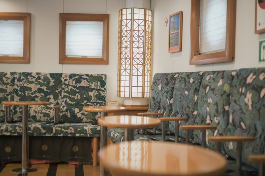 高速船甑島の席