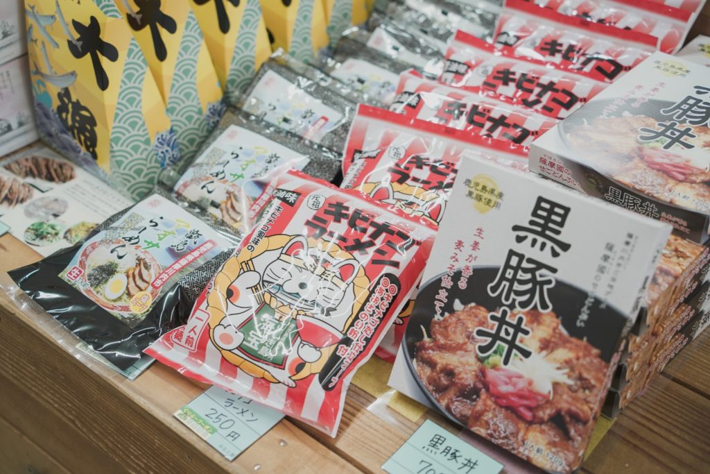 ラーメンと黒豚丼のパック