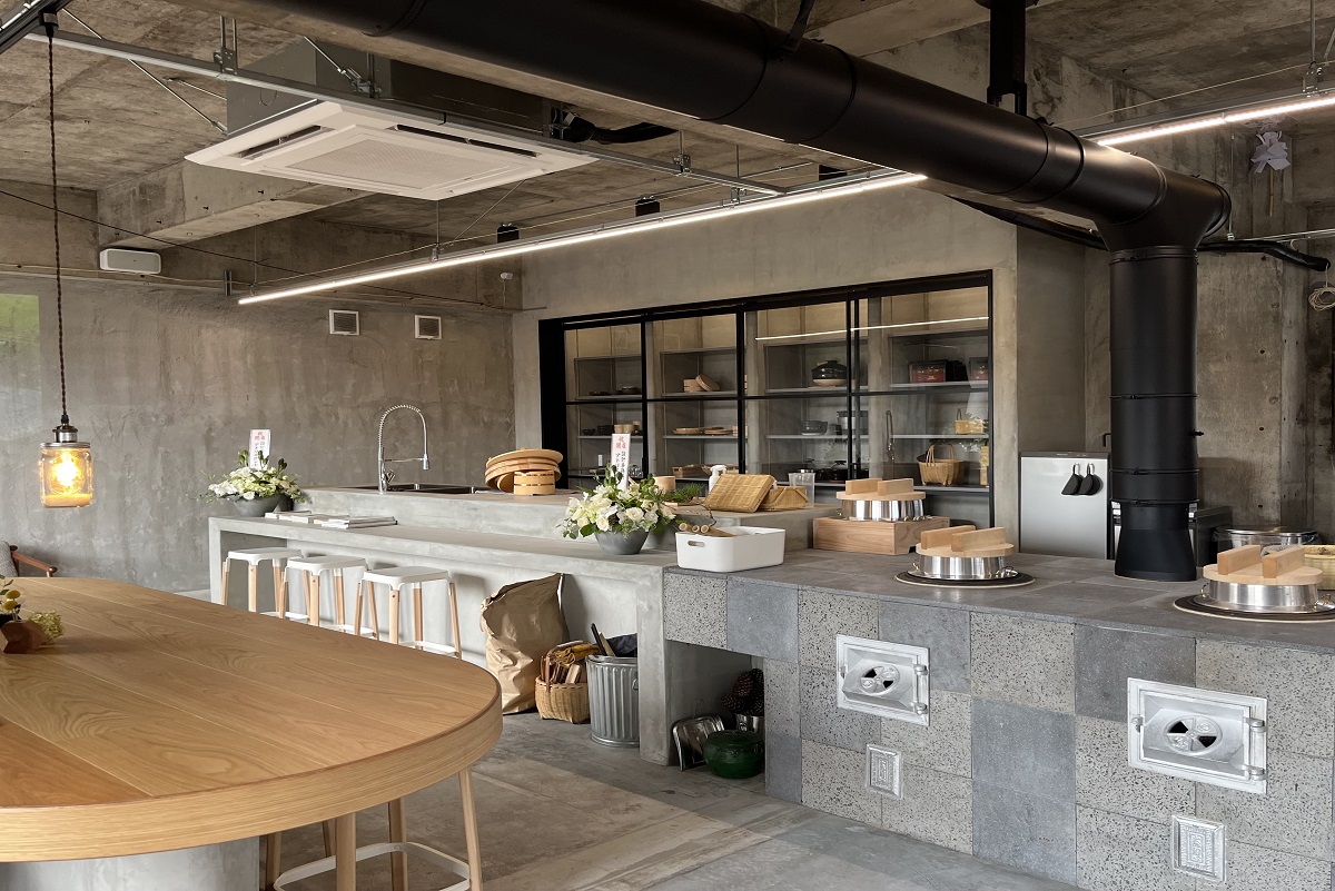 かまどを使ってお米を炊くおくどさん体験