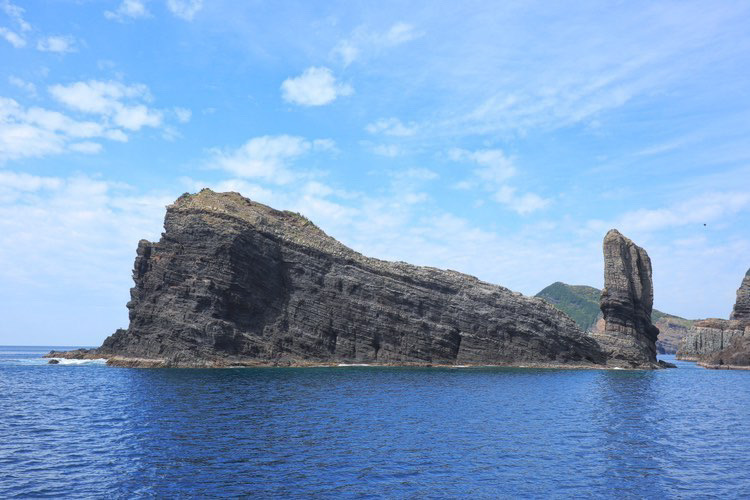 甑島クジラ岩