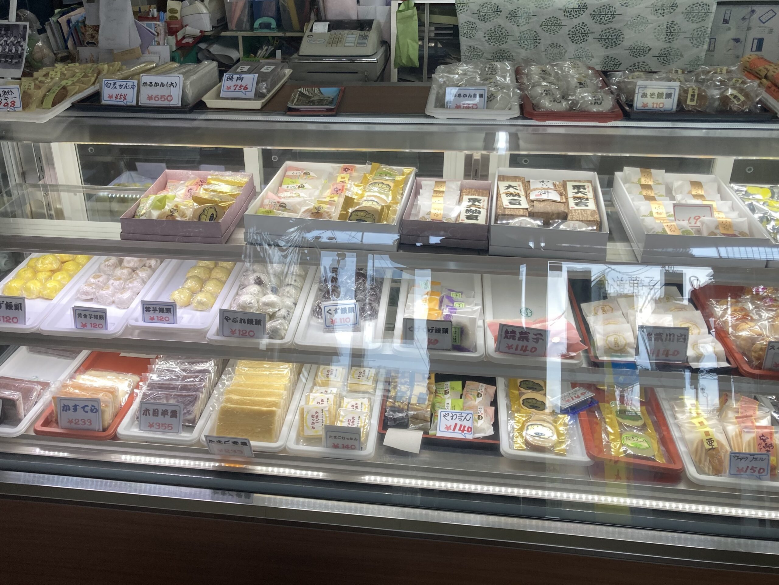 泰平菓子舗のショーケース