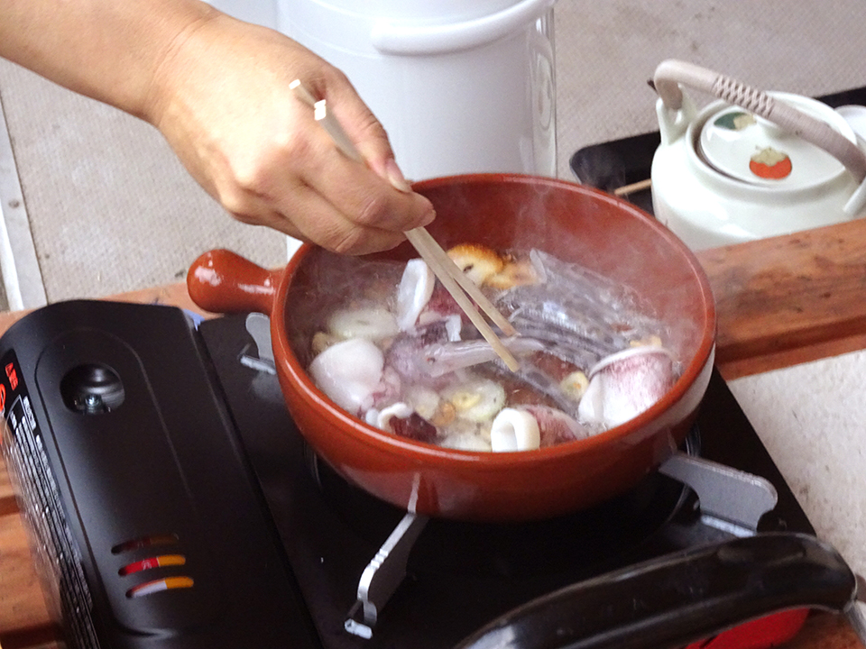 椿油搾り体験と甑の魚介のアヒージョ試食(オプション)